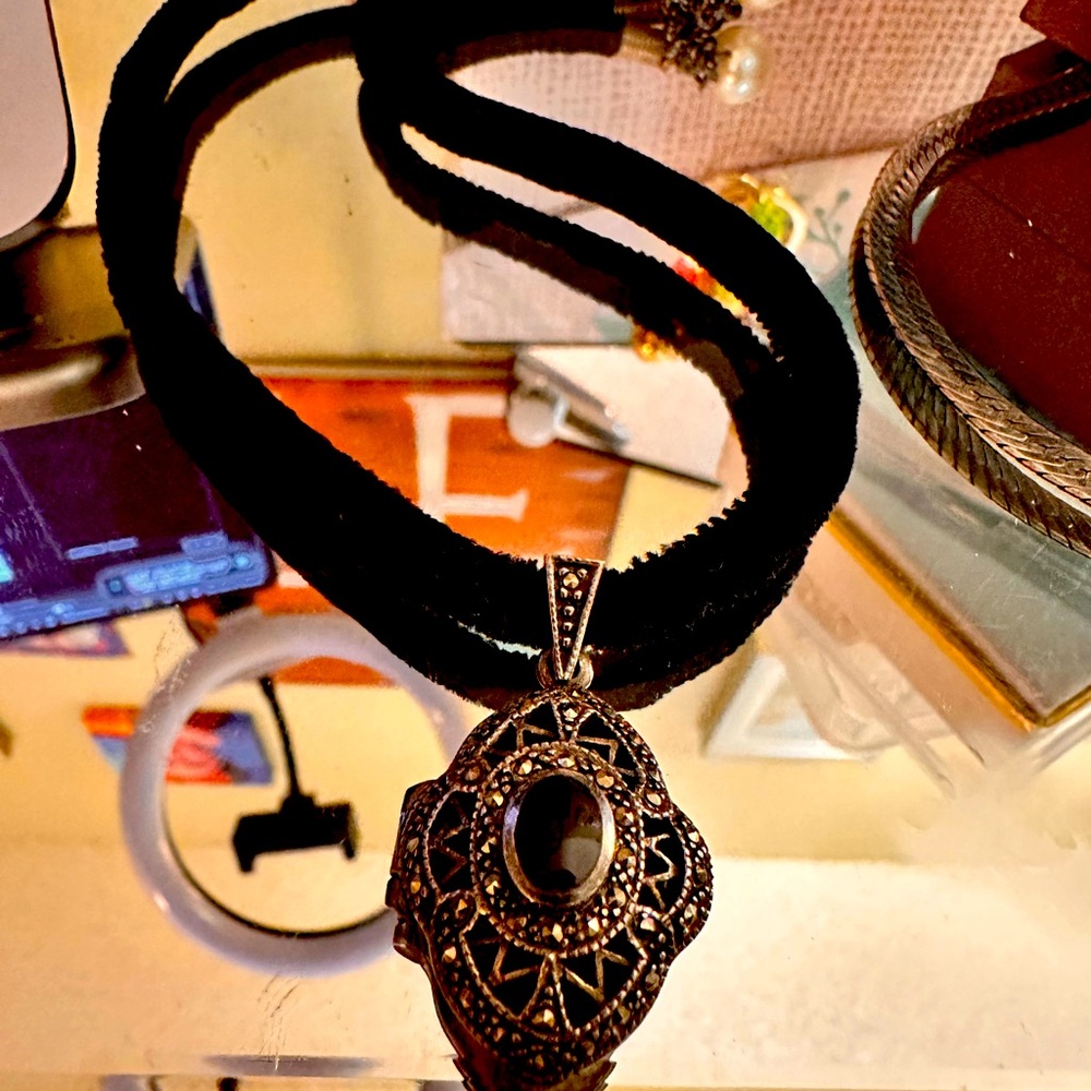 Vintage choker (90’s) sterling silver locket